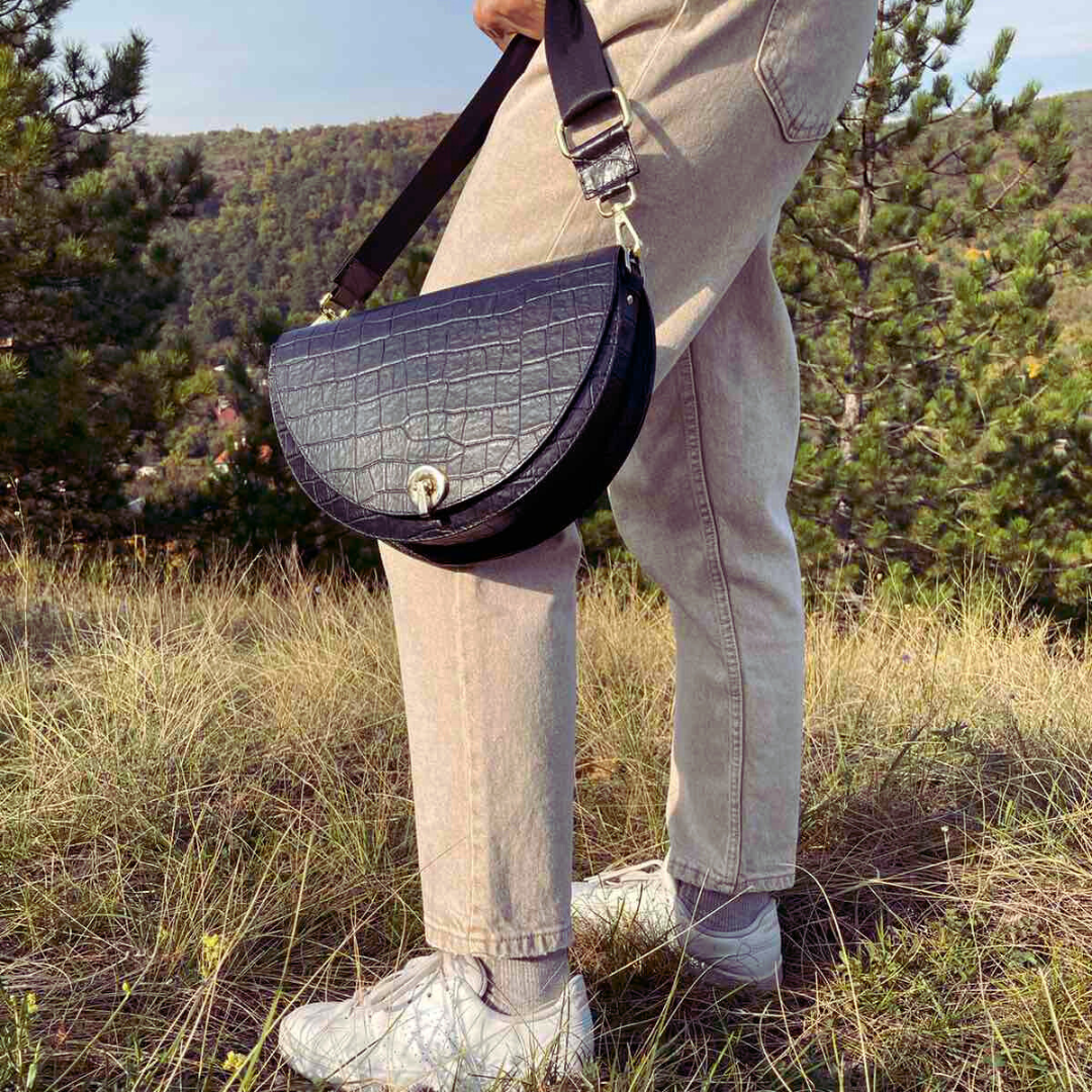 Halfmoon medium bag - black croco embossed